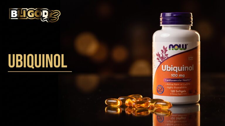 Bloggbanner fra Bli God med teksten «Ubiquinol»: boks med Kaneka ubiquinol 100 mg og gylne softgels på mørkt røykglass