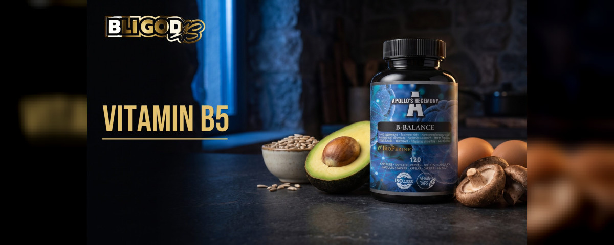 Bloggbanner fra Bli God med teksten «Vitamin B5»: boks med vitamin B-kompleks på en mørk kjøkkenbenk med avokado, egg, sjiitakesopp og solsikkefrø